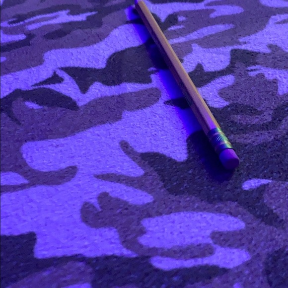 Good pencil with eraser - Picture 2 of 3